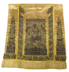 Textil mit Goldstickerei: Buddhistischer Löwe und Floraldekor
