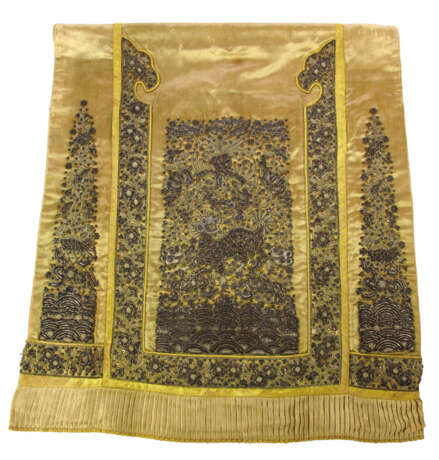 Textil mit Goldstickerei: Buddhistischer Löwe und Floraldekor - photo 1