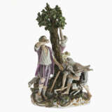 A porcelain group of apple pickers - photo 2