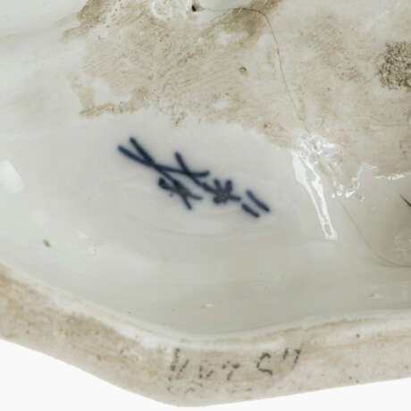 A porcelain group of apple pickers - photo 3