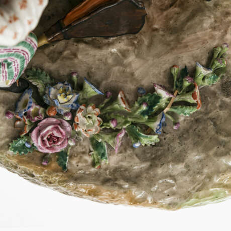 A porcelain group with chestnut seller and two putti - photo 4