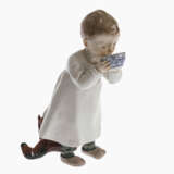 A Hentschel child drinking from a blue bowl - photo 1
