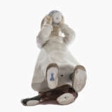 A Hentschel child drinking from a blue bowl - photo 2