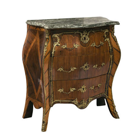 A chest of drawers - фото 2