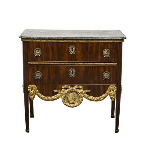 A chest of drawers - фото 2