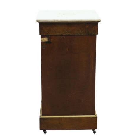A bedside table - фото 2
