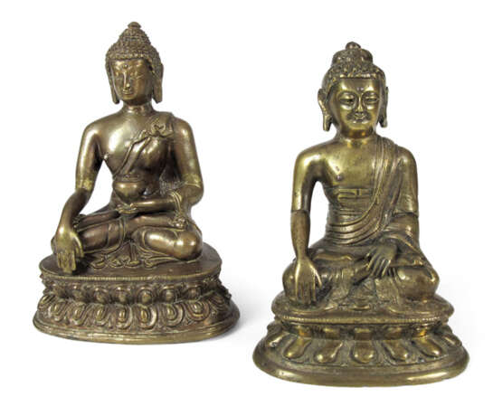 Zwei Bronzefiguren des Buddha Shakyamuni auf einem Lotosthron sitzend - Foto 1