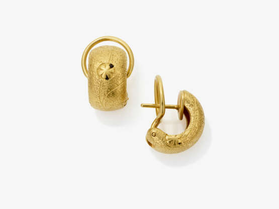 A necklace and earrings - photo 3