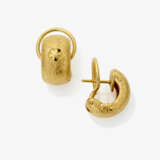 A necklace and earrings - photo 3
