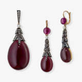 A demi-parure consisting of a pendant/locket and a pair of drop earrings with garnets, diamonds, and white pearls - фото 1