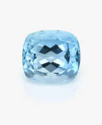 Ювелирные изделия. An unset "azure-blue symphony" aquamarine weighing over 18 carats