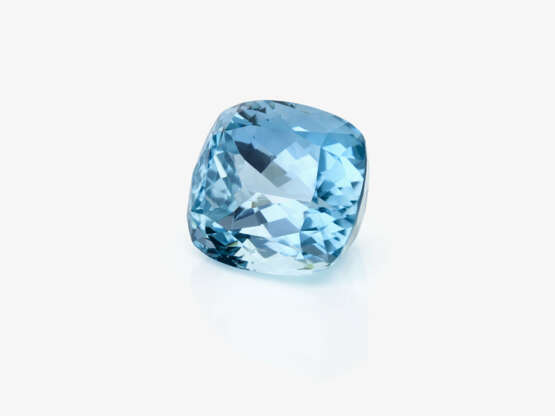 An unset "azure-blue symphony" aquamarine weighing over 18 carats - фото 2