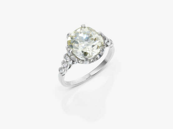 A ring with a large cushion-cut diamond - photo 1