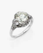 Кольца и перстни. A ring with an old-European-cut diamond of approx. 2 ct. and diamonds