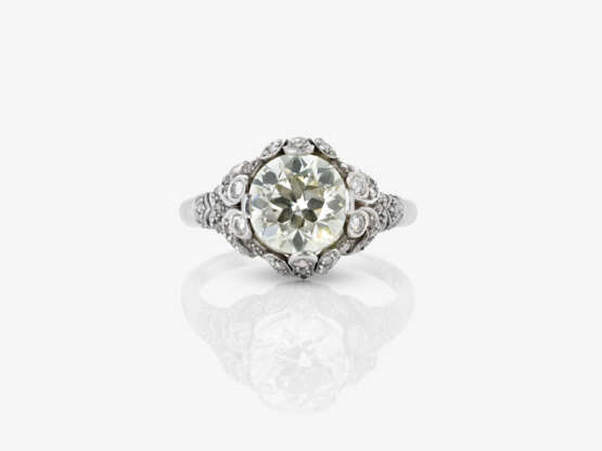 A ring with an old-European-cut diamond of approx. 2 ct. and diamonds - photo 2