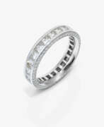 Кольца и перстни. An eternity ring with diamonds