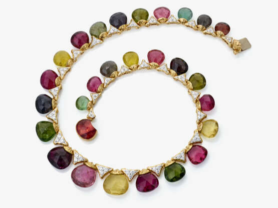 A necklace and earrings with tourmalines totalling approx. 294 ct. and diamonds - photo 2