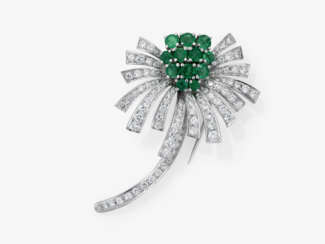 A Vintage floral brooch decorated with emeralds and brilliant-cut diamonds