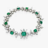 A bracelet with very beautiful emeralds and diamonds - фото 1