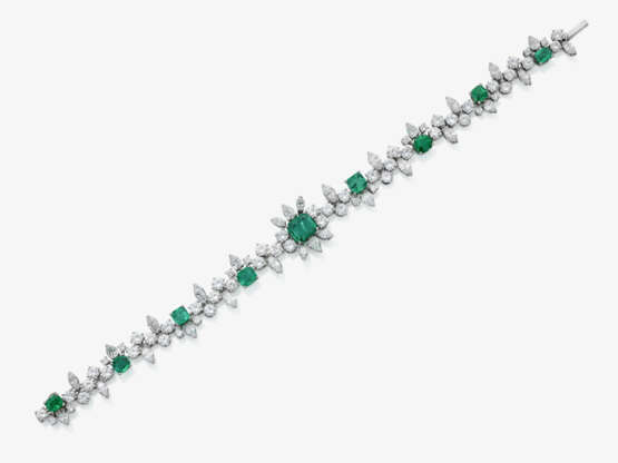 A bracelet with very beautiful emeralds and diamonds - фото 2