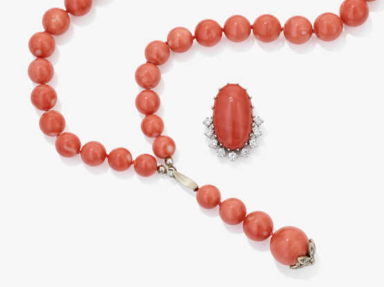 A magnificent Midway coral bead necklace with two convertible intermediate pieces - photo 2