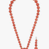 A magnificent Midway coral bead necklace with two convertible intermediate pieces - photo 3