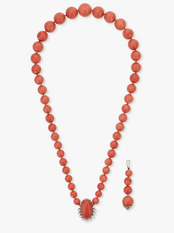 A magnificent Midway coral bead necklace with two convertible intermediate pieces - photo 3