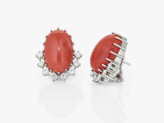 Vintage stud earrings set with very fine Midway corals and brilliant-cut diamonds - photo 1