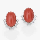 Vintage stud earrings set with very fine Midway corals and brilliant-cut diamonds - photo 2