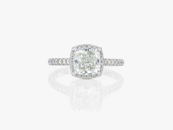 A fine entourage-like ring with a 2-carat square-cut diamond - photo 2