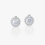 A pair of exquisite stud earrings decorated with brilliant-cut diamonds - photo 1