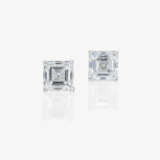 A pair of classic stud earrings set with square emerald-cut diamonds - фото 1