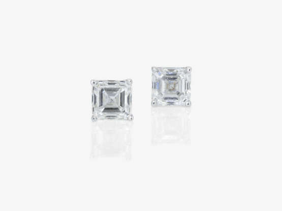 A pair of classic stud earrings set with square emerald-cut diamonds - фото 1