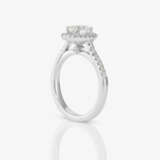 An elegant entourage-like diamond ring - photo 3