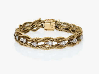 Bracelet with small diamonds