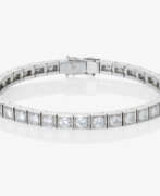 Aperçu. A classic Rivière bracelet with brilliant-cut diamonds