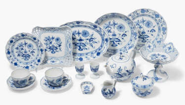 Meissen, Tafel- und Teeserviceteile "Zwiebelmuster"