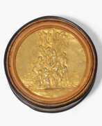 Vertu Objekte. Wurzelholz-Dose mit Medaille, um 1800