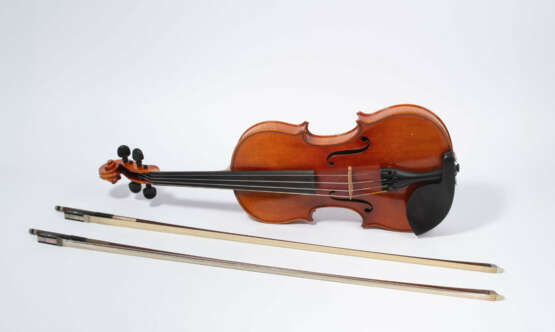 Atelier J.E. Züst, 4/4 Violine mit 2 Bögen in Koffer - photo 1
