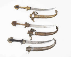 Lot: 3 Krummdolche, Koummya