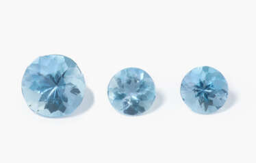 Drei ungefasste Aquamarine