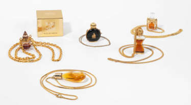 5 Anhänger mit Parfumflakons Lanvin "Arpege", Schiaparelli "Shoking you", Jacques Fath "Fath de Fath", Guy La Roche "Fidji" und Chopard