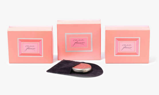 Estée Lauder, 3 Parfumflakons aus der Serie "Pleasures". "Kelly Bag", "Precious Pouch", "Glass Slipper". 1 Puderetui "Silvercloud" - photo 2