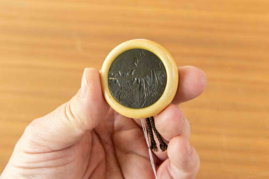 Kagamibuta-Netsuke - фото 2