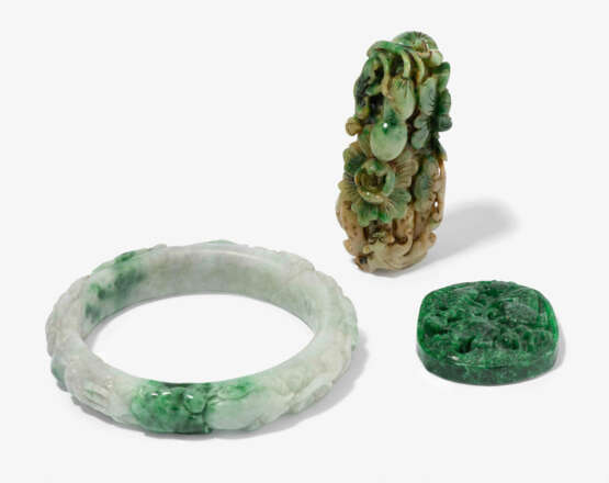 Lot: 3 Jade-Objekte - фото 1