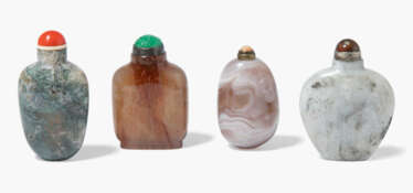Lot: 4 Snuff Bottles