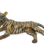 Möbel. Zierfigur "Liegender Tiger"