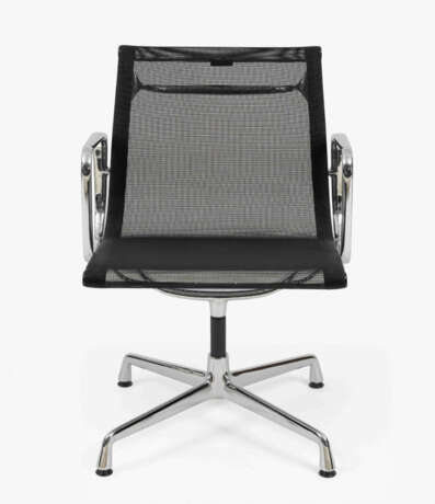 Charles & Ray Eames, Armlehnstuhl "Modell EA 108" - фото 3