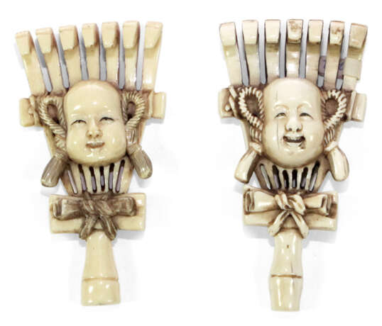 Zwei Netsuke in Fom von Rechen mit Nô-Masken aus Elfenbein - Foto 1