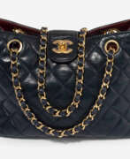Accessories. Chanel, Schultertasche